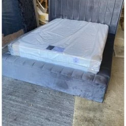 House Of Bling Furniture Boutique Royal Thomas Wing Bed